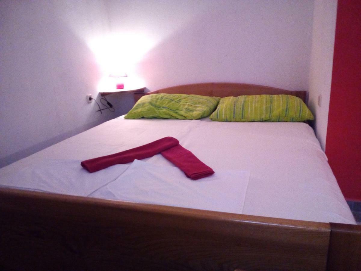 Studio Apartman Hrast Seline Kültér fotó